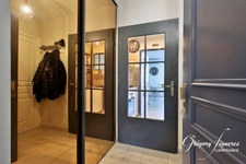 Studio avec balcon et garage – Saint-Priest Village, à deux pas du Château