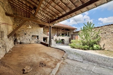 DOMAINE DE CHARME DU XIXᵉ SIÈCLE – 220 m² – MONTS DU LYONNAIS