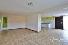 Maison familiale avec terrasse, terrain et deux logements – 152 m²