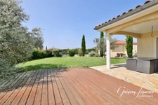 Maison familiale de plain-pied – 5 chambres – Double garage – Terrain de 1 000 m² – DPE B – 