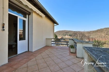 Maison familiale avec terrasse, terrain et deux logements – 152 m²