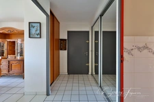 APPARTEMENT FAMILIAL 79 m² – 4 PIÈCES – 3 CHAMBRES – GRAND GARAGE – GRAND JARDIN – RÉSIDENCE CALME AVEC ASCENSEUR – SAINT-ÉTIENNE