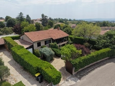CHAPONOST – Élégante maison familiale avec possibilité de deux logements indépendants – Terrain de 802 m²