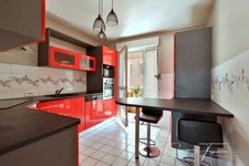 APPARTEMENT FAMILIAL 79 m² – 4 PIÈCES – 3 CHAMBRES – GRAND GARAGE – GRAND JARDIN – RÉSIDENCE CALME AVEC ASCENSEUR – SAINT-ÉTIENNE