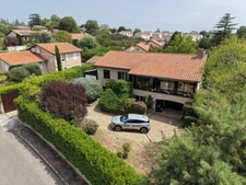 CHAPONOST – Élégante maison familiale avec possibilité de deux logements indépendants – Terrain de 802 m²
