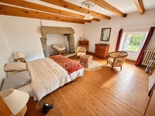 Propriété à vendre 8 pièces avec terrain et dépendances en périphérie de Carhaix-Plouguer