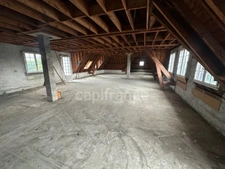 PLATEAU BRUT À AMÉNAGER EN UN, DEUX OU TROIS APPARTEMENT - CARHAIX PLOUGUER (29)
