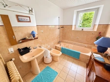 Propriété à vendre 8 pièces avec terrain et dépendances en périphérie de Carhaix-Plouguer