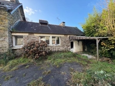 EXCLUSIVITÉ - ENTREPOT / HANGAR / BUREAUX - CARHAIX PLOUGUER (29)