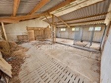 Propriété à vendre 8 pièces avec terrain et dépendances en périphérie de Carhaix-Plouguer
