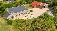 Propriété à vendre 8 pièces avec terrain et dépendances en périphérie de Carhaix-Plouguer