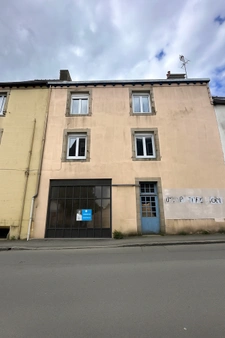 EXCLUSIVITÉ - Place de la tour d'Auvergne - Local / bureau / loft / commerce à vendre CARHAIX-PLOUGUER (29)