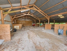 Propriété à vendre 8 pièces avec terrain et dépendances en périphérie de Carhaix-Plouguer