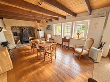 Propriété à vendre 8 pièces avec terrain et dépendances en périphérie de Carhaix-Plouguer