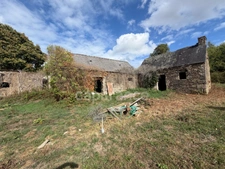 EXCLUSIVITÉ - TREBRIVAN - Maison avec terrain de plus de 2 hectares et dépendances à vendre 5 pièces  (22)