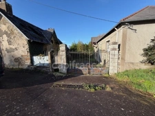 EXCLUSIVITÉ - ENTREPOT / HANGAR / BUREAUX - CARHAIX PLOUGUER (29)
