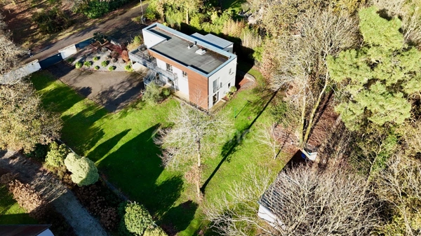 A 5 minutes de Carhaix-Plouguer - PRESTATIONS HAUT DE GAMME - Magnifique Maison à vendre 7 pièces  (22) DPE C