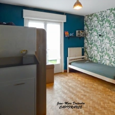 Bruille-lez-Marchiennes (59490) – Propriété familiale 202 m² – 5 chambres – 4 200 m² de terrain – 268 000 € FAI