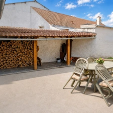 160 m² , 5 chambres, un garage et une cour privée : à Marchiennes, une maison aux multiples possibilités à 199 500 € FAI.