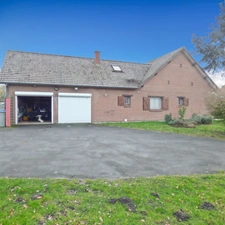 Bruille-lez-Marchiennes (59490) – Propriété familiale 202 m² – 5 chambres – 4 200 m² de terrain – 268 000 € FAI