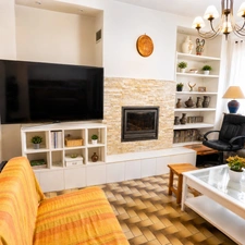 160 m² , 5 chambres, un garage et une cour privée : à Marchiennes, une maison aux multiples possibilités à 199 500 € FAI.