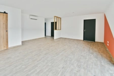 Maison à vendre 4 pièces proche de TONNAY CHARENTE (17)- plain-pied- Jardin- Garage.