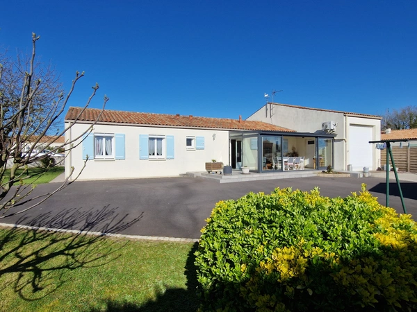 Maison viager à vendre occupé 5 pièces TONNAY BOUTONNE (17) 168 m² habitables - Garage.