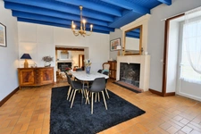 Propriete à vendre 8 pièces proche de SURGERES (17) 245 m² habitables - terrain 5 000 m² - Grandes dépendances