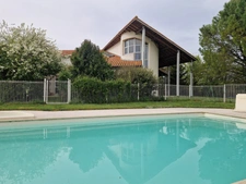 Maison à vendre 10 pièces Proche TONNAY CHARENTE.