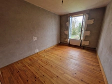 Maison à vendre 4 pièces PUYROLLAND (17)- 95 m² habitables-dépendance 100 m²- garage/atelier 46 m²