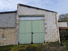 GARAGE à vendre TONNAY BOUTONNE (17) 55 m².