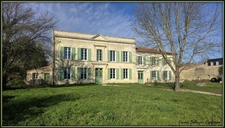 Propriete à vendre 7 pièces- 227 m² habitables - proche de SAINT JEAN D'ANGELY(17) 2 100 m² de terrain.