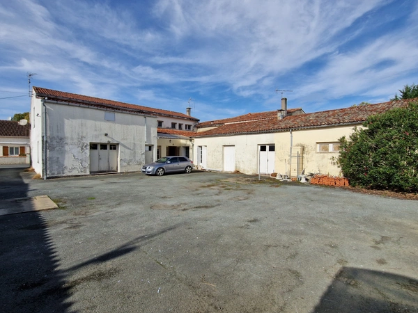 Dpt Charente Maritime (17), à vendre TONNAY BOUTONNE maison P6   