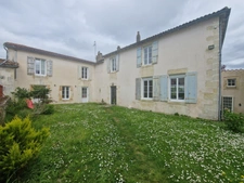 Maison à vendre 9 pièces TONNAY BOUTONNE(17)-240 m² habitables, 9 piéces- jardin-garage