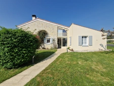Maison à vendre 3 pièces SAINT - LOUP (17)- Piscine - Garage - Jardin