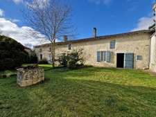 Dpt Charente Maritime (17), à vendre proche de SAINT SAVINIEN maison P8 de 290 m² - Terrain de 14 750,00 m² 