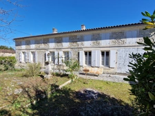 Maison à vendre 7 pièces proche de SAINT HILAIRE DE VILLEFRANCHE (17)