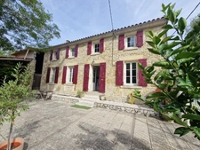 Maison à vendre 6 pièces proche de SURGERES (17)- 160 m² habitables- jardin- garage- dépendances