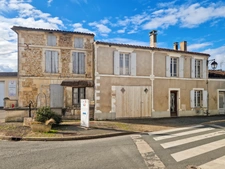 Maison à vendre 12 pièces BRIZAMBOURG (17)- Ensemble immobilier- 2 maisons, jardin- garage