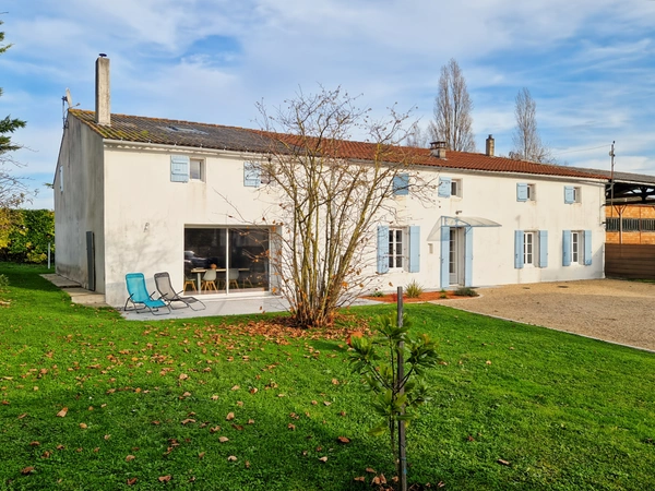 Maison à vendre 8 pièces SAINT CREPIN (17)