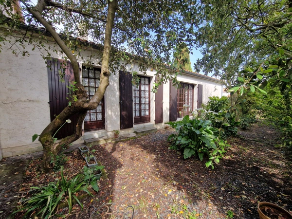 Dpt Charente Maritime (17), à vendre CHATELAILLON proche, maison 103 m² habitales, 3 chambres, bureau et garage. 