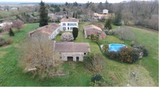 Dpt Charente Maritime (17), à vendre proche de SAINT SAVINIEN maison P8 de 290 m² - Terrain de 14 750,00 m² 