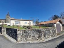 Maison à vendre 4 pièces TONNAY BOUTONNE (17)- Plain-pied- Jardin- Garage