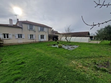 Maison à vendre 10 pièces SURGERES Proche (17)- 295 m² habitables-dépendance- jardin avec piscine