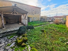 Maison à vendre 12 pièces BRIZAMBOURG (17)- Ensemble immobilier- 2 maisons, jardin- garage