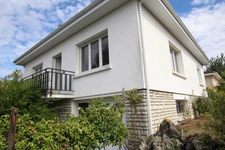 Dpt Charente Maritime (17), à vendre SAINT JEAN D'ANGELY maison P5 de 144 m² habitables avec garage.  