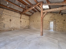 Propriete à vendre 8 pièces proche de SURGERES (17) 245 m² habitables - terrain 5 000 m² - Grandes dépendances