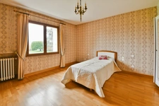Maison à vendre 10 pièces TONNAY BOUTONNE (17)-320 m² habitables-garage- jardin 5 500 m².