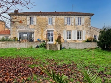Maison à vendre 9 pièces TONNAY BOUTONNE(17)-240 m² habitables, 9 piéces- jardin-garage