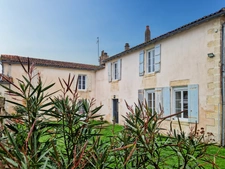 Maison à vendre 9 pièces proche de TONNAY CHARENTE(17)